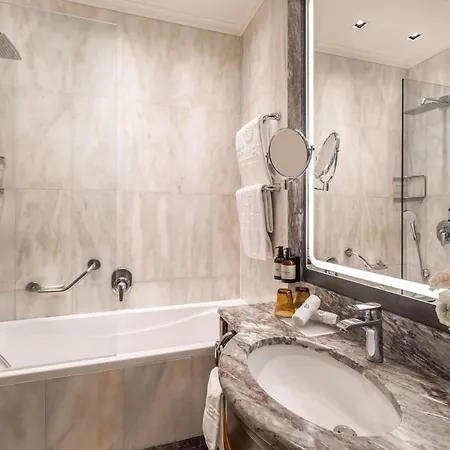 Nh Collection Carlo Iv 5* Prag