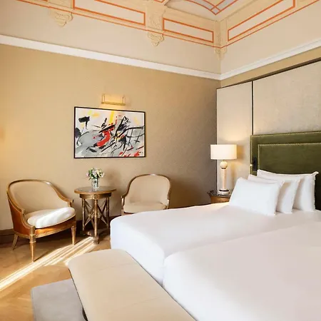 Hotel Nh Collection Carlo Iv