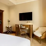מלון Nh Collection Carlo Iv 5*