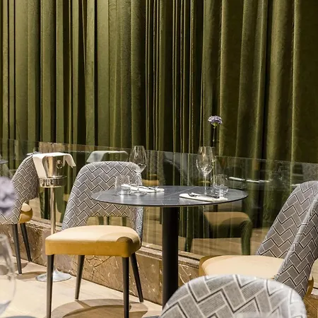 Hotel Nh Collection Carlo Iv Prague