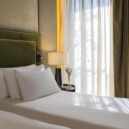 Nh Collection Carlo Iv Hotell 5*