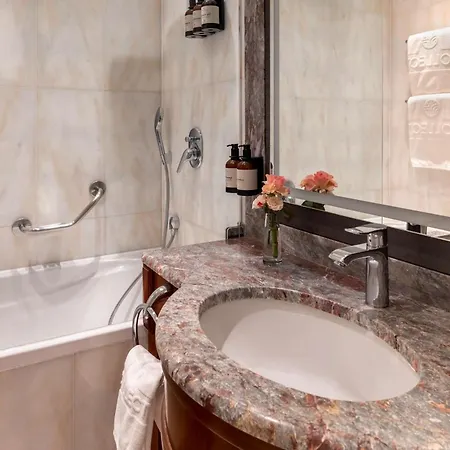 Nh Collection Carlo Iv Hotell 5*