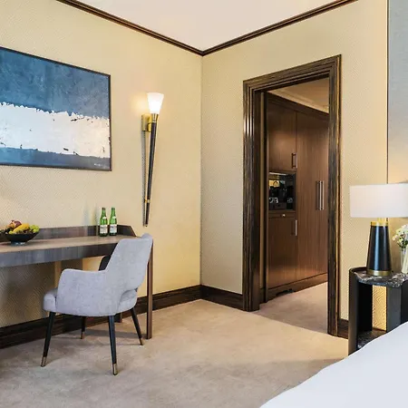 Hotell Nh Collection Carlo Iv