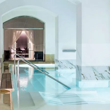 Nh Collection Carlo Iv Hotell 5*