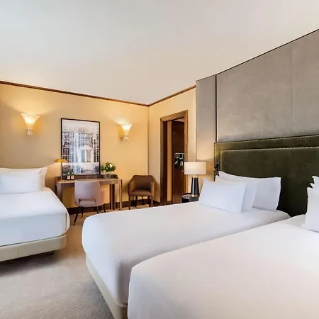 Hotell Nh Collection Carlo Iv 5*