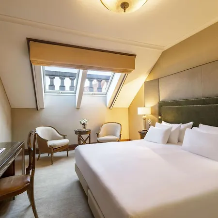 Nh Collection Carlo Iv Hotel