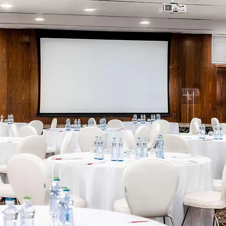 Hotell Nh Collection Carlo Iv 5*