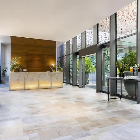 酒店 Nh Collection Carlo Iv 5*