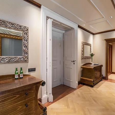 Hotel Nh Collection Carlo Iv 5*
