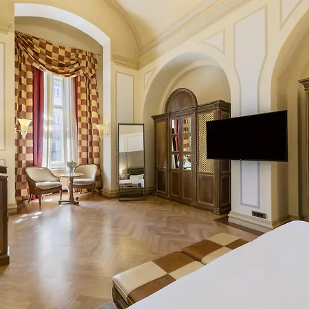 Nh Collection Carlo Iv Hotel