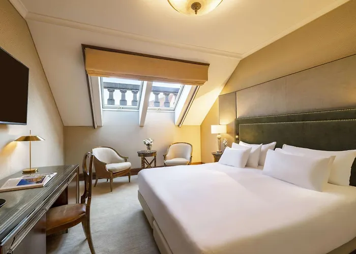 Nh Collection Carlo Iv Hotel