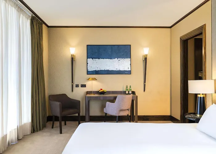 Nh Collection Carlo Iv