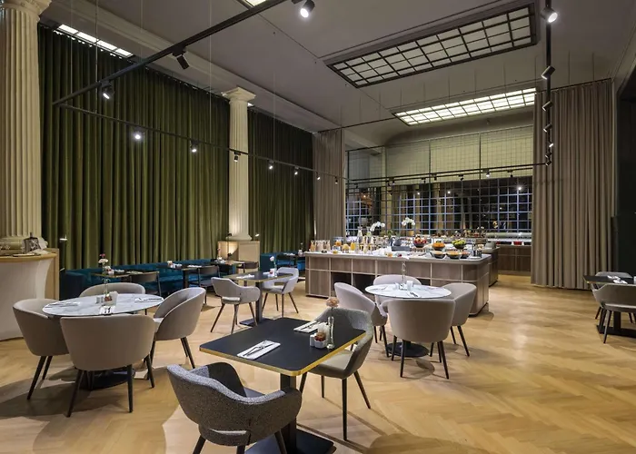 Nh Collection Carlo Iv Hotel