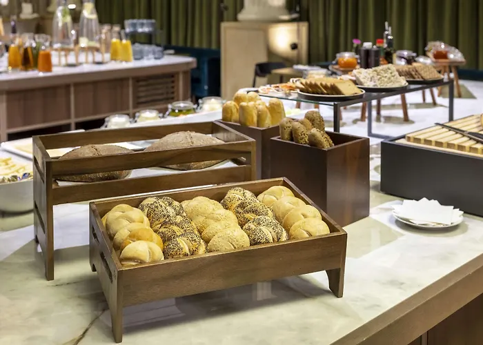 Hotel Nh Collection Carlo Iv 5*