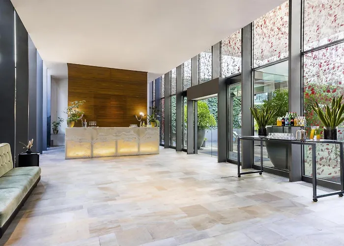 Hotel Nh Collection Carlo Iv 5*